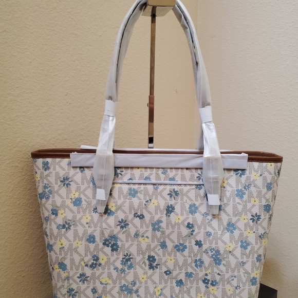 Michael kors Jet Set Charm Medium Carryall With Floral Print - Picture 8 of 10